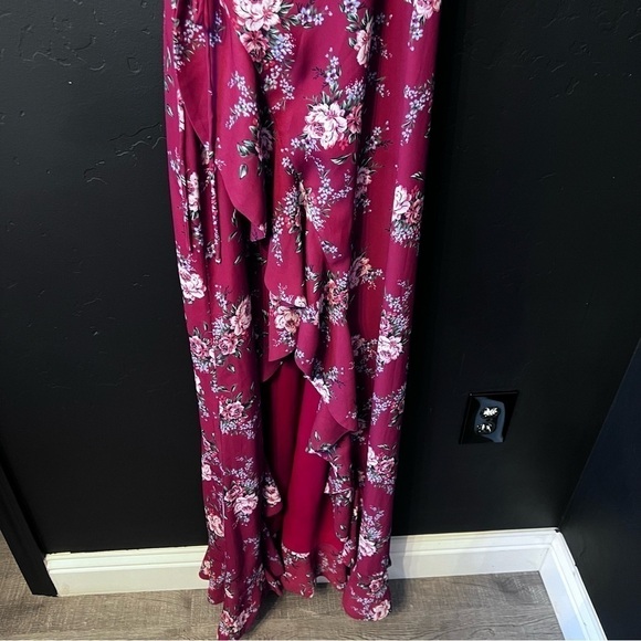 Fame & Partners Floral Ruffle Wrap Dress Size: 6 Color: burgundy/ floral print - Picture 6 of 12